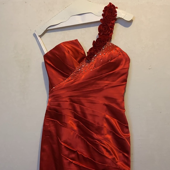 Flirt by Maggie Sottero Red Rose One Shoulder Ruched Prom Dress Size 10 - Picture 7 of 10